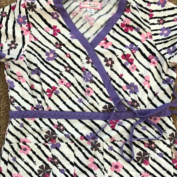 Nursing scrub tops - Picture 3 of 5